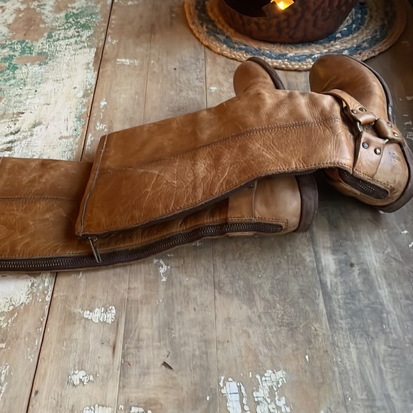 FRYE DISTRESSED LEATHER BOOTS SIZE SIX - Picture 7 of 10